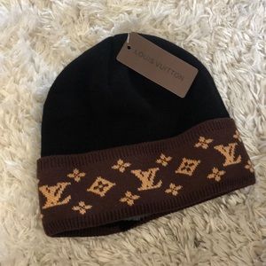 FAKE Louis beanie